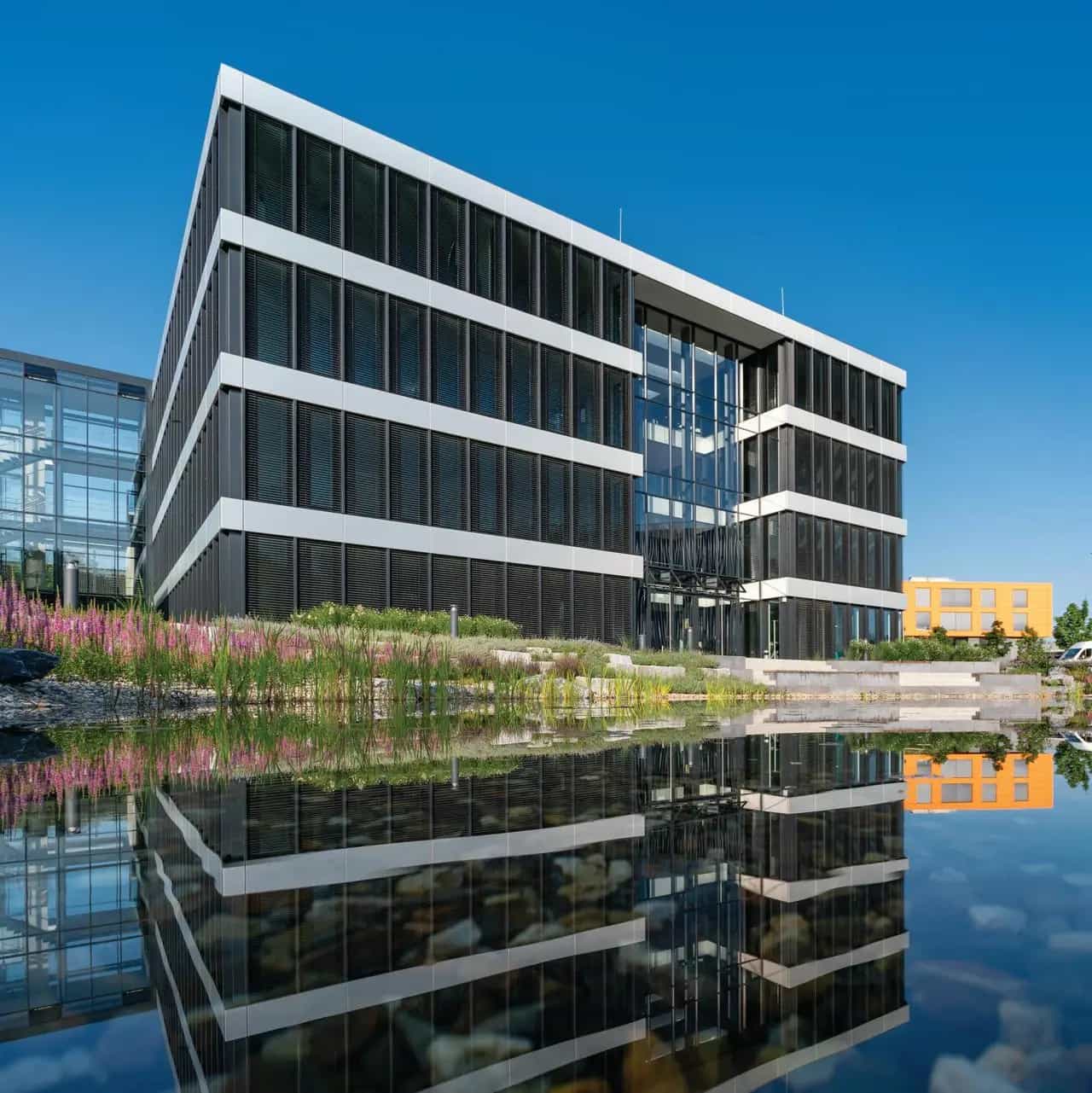 Außenansicht der Erweiterung der GOLDBECK-Zentrale in Bielefeld.